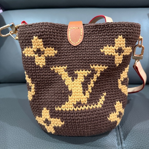 Handmade Brown and Tan Crochet Bucket Bag - Picture 2 of 4